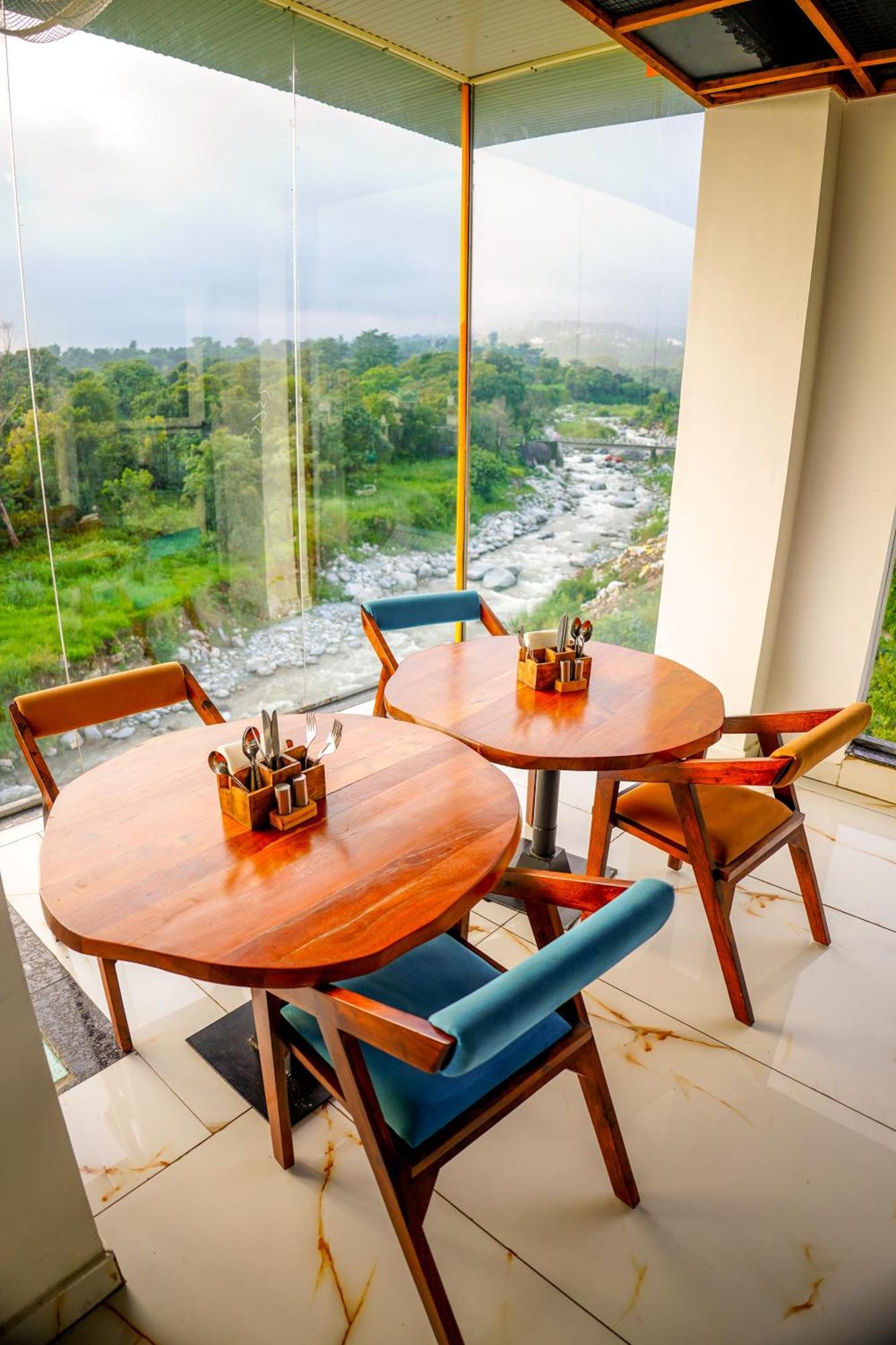 Aachman River And Valley View Resort Dharamshala - A Riverside Resort With Balcony View Exterior foto
